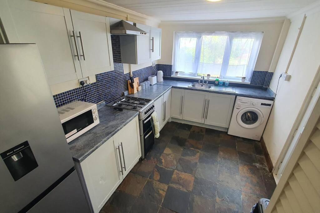 Free Netflix, Large House, Great Price Apartment Cardiff Exterior photo